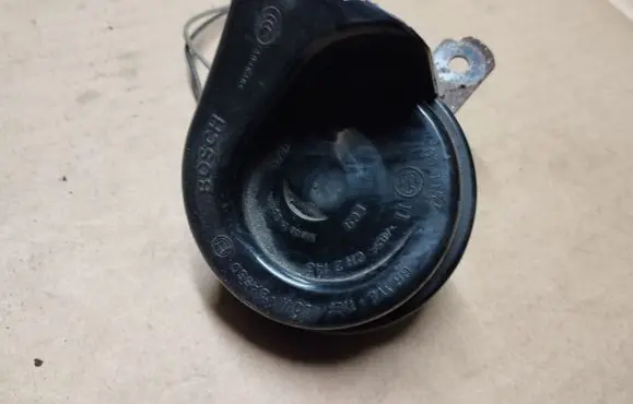Chrysler Sebring (JS) Horn signal 3881157