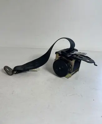 Mazda 3 I Rear seatbelt 0433009