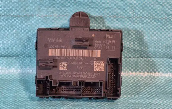 Volkswagen Golf VII Door control unit/module 5Q0959593F