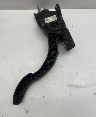 Volvo XC70 Accelerator throttle pedal 31329058 C95YE02 6PV01083401