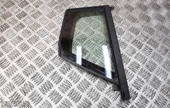 Renault Sandero II Rear vent window glass 822309690r