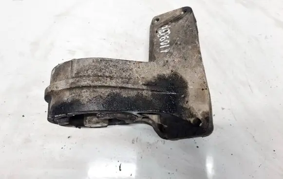 Chevrolet Captiva Engine mount bracket X04134
