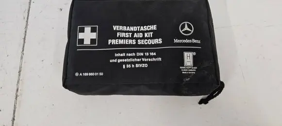 Mercedes-Benz E W212 First aid kit A1698600150