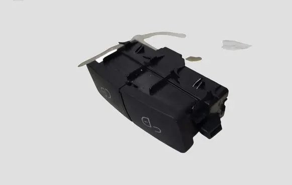 Mercedes-Benz E W212 Central locking switch button A2049058502