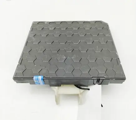 Volkswagen PASSAT B8 Central body control module 5Q0937086AJ
