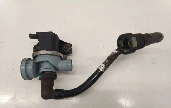 BMW 5 G30 G31 G38 Fuel tank valve 7410953