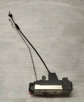 Opel Vectra B Rear door lock 90503995