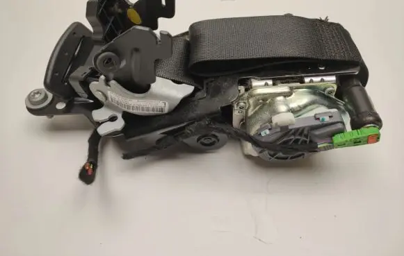 Mercedes-Benz E C207 W207 Front seatbelt A2078605185