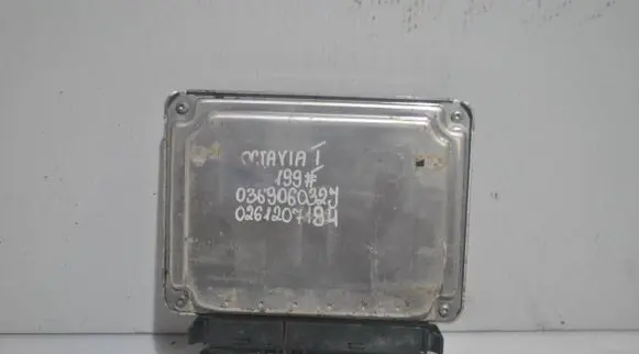 Skoda Octavia Mk1 (1U) Engine control unit/module 036906032J 0261207194 26SA8491