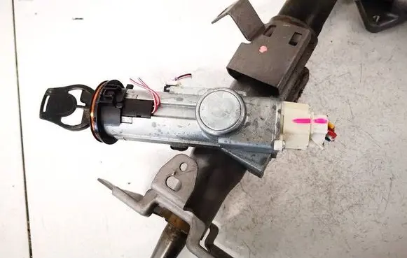 Nissan Juke I F15 Ignition lock