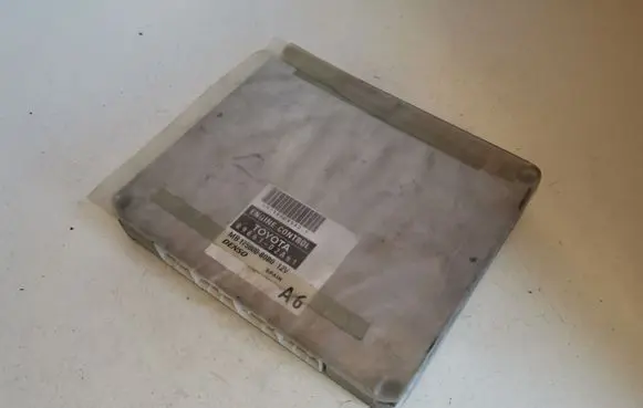 Toyota Corolla E120 E130 Engine control unit/module 8966102A61