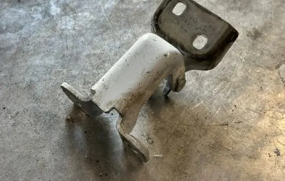 Renault Trafic III (X82) Front door upper hinge 804005400R