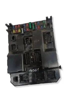 Peugeot 307 Fuse module 9651197680 9651196980A