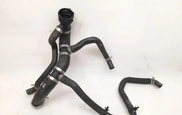 Volvo XC90 Engine coolant pipe/hose