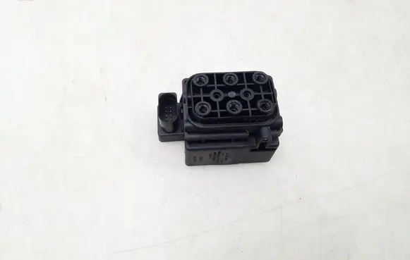 Audi A8 S8 D3 4E Air suspension valve block 15152400052