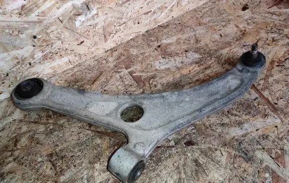 Hyundai i40 Front lower control arm/wishbone A6082M 848106