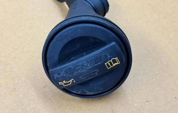 Volkswagen Touareg II Oil filler cap 059103482C