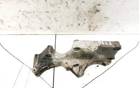 Skoda Octavia Mk2 (1Z) Engine mounting bracket