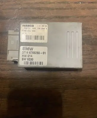 BMW 5 E60 E61 Air suspension control unit module (rear) 37146766280