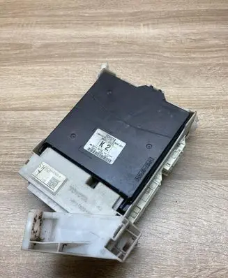 Toyota Prius (XW30) Fuse module 8922147222 8273047420A