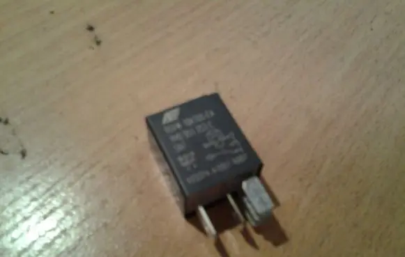 Volkswagen PASSAT B6 Other relay 7M0951253C