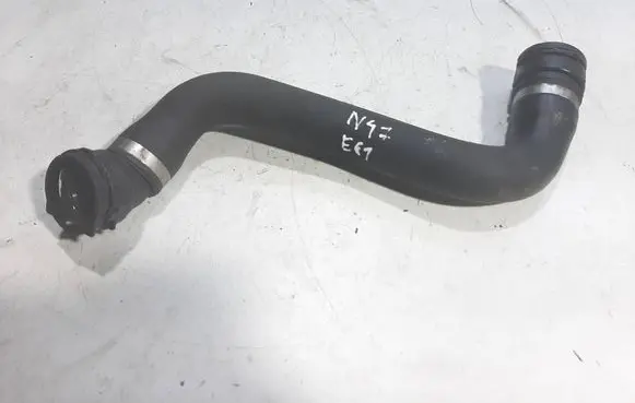 Engine coolant pipe/hose