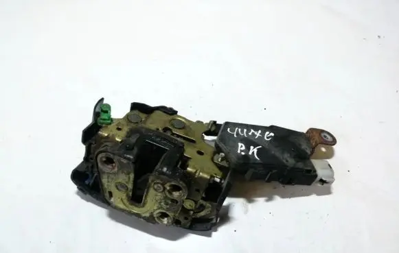 Subaru Legacy Front door lock