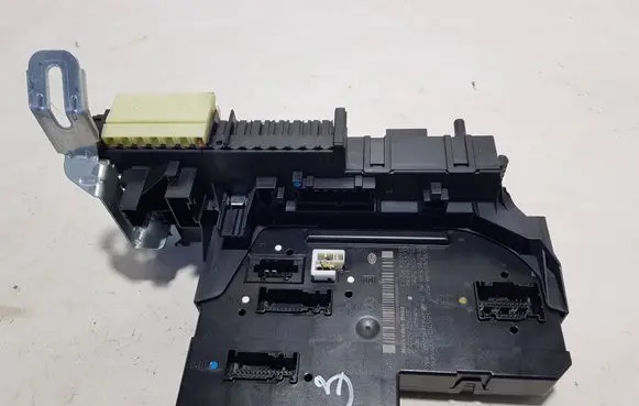 Mercedes-Benz E W212 Fuse module 2049000902HH 5DK00922513 A2049000902