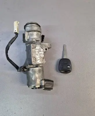 Toyota Avensis T250 Ignition lock N0501517