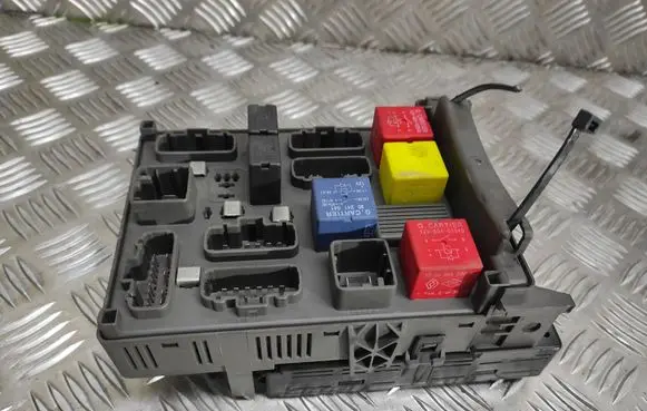 Renault Laguna II Fuse module 518095419 8200004201E