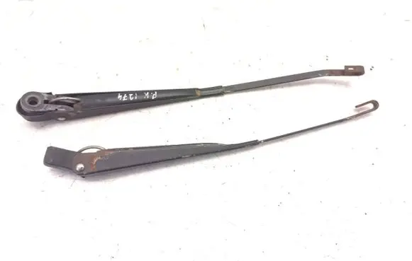 Mercedes-Benz W123 Front wiper blade arm