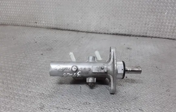 Mitsubishi Grandis Master brake cylinder