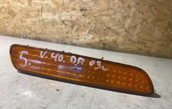 Volvo S40, V40 Front reflector 