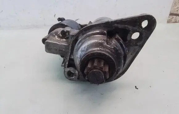 Volkswagen Golf V Starter motor 02Z911023F