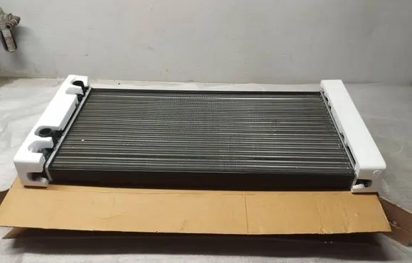 Volkswagen PASSAT B4 Coolant radiator 3A0121253C 652S2A