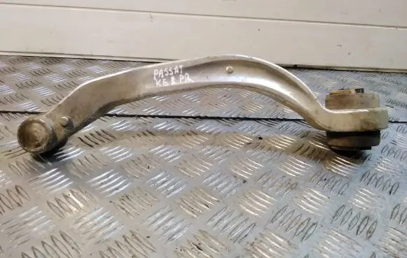 Volkswagen PASSAT B5 Front lower control arm/wishbone