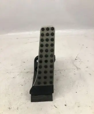 Mercedes-Benz E W213 Accelerator throttle pedal A2053000104