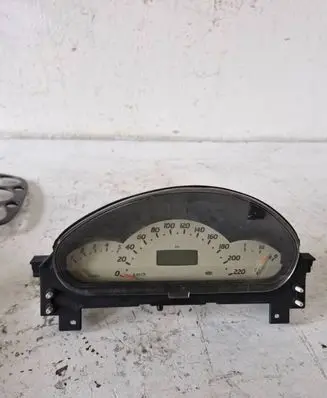 Mercedes-Benz A W168 Speedometer (instrument cluster) A1685400547