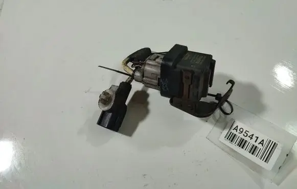 Toyota Avensis T270 Glow plug pre-heat relay 2861067010