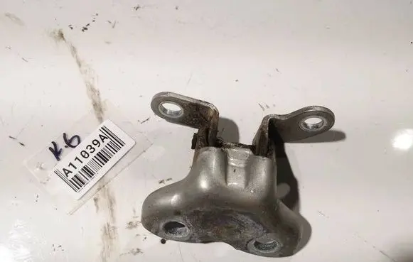 Toyota Avensis T250 Rear door lower hinge