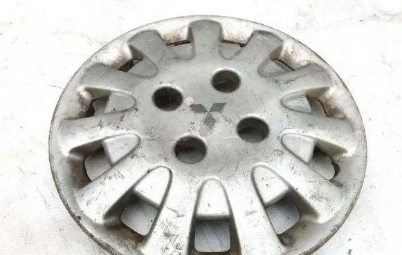 Mitsubishi Carisma R14 wheel hub/cap/trim mr130115
