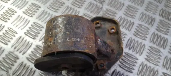 Hyundai Accent Engine mount bracket 2181922710 21819-22710