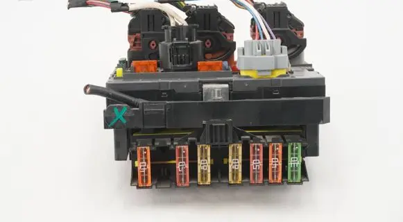 Citroen Berlingo Fuse module 9664706180