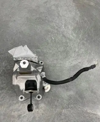 Audi A5 Engine mounting bracket