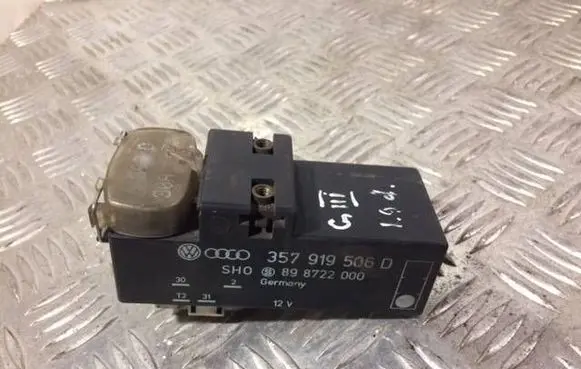 Volkswagen Golf III Coolant fan relay 357919506D