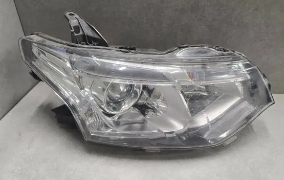 Mitsubishi Outlander Headlight/headlamp 4B45X8301C204