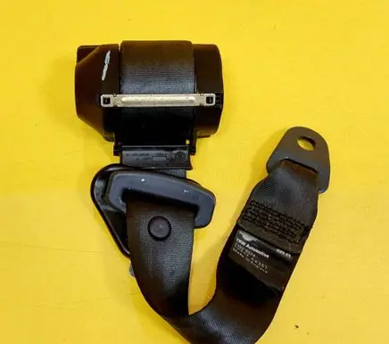 Nissan Micra Rear seatbelt 33028574