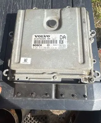 Volvo XC90 Engine control unit/module ECU 31372225AA 0281019168