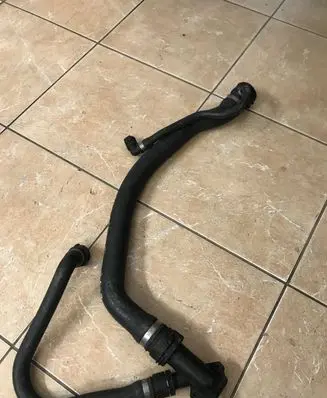 BMW X5 E70 Engine coolant pipe/hose 10305924
