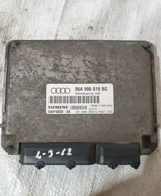 Audi A3 S3 8L Engine control unit/module 06A906019BG 5WP4859